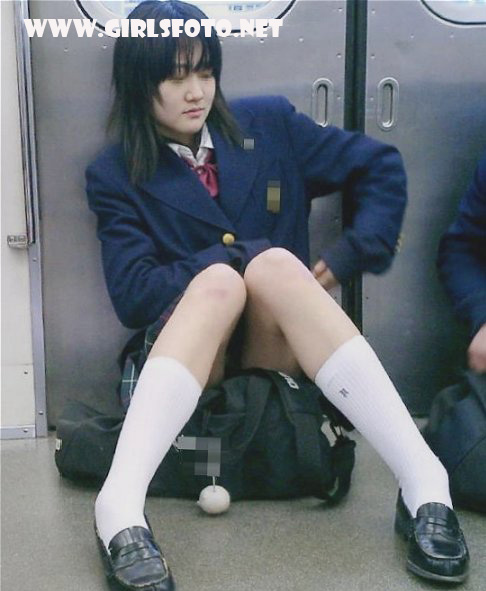 Japanese schoolgirls upskirt photo