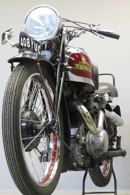 Старинный мотоцикл New Imperial Model 110 1938
