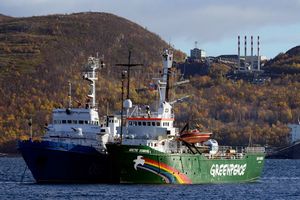 Greenpeace решил просочиться на «Арктик Санрайз» через трибунал