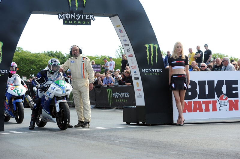 Дин Харрисон выиграл гонку Lightweight TT 2014